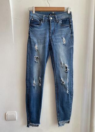 Джинси skinny xs з рваностями синього кольору