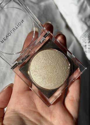 Revolution beam bright diamond glow highlighter