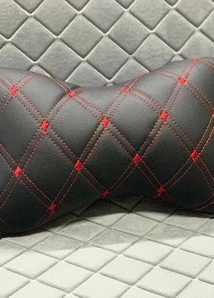 Подушка под голову в машину из экокожи. черная с двойной красной строчкой
