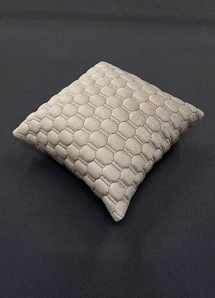 Автоподушка из алькантары lux (искусственной замши), серая с черной нитью (соты), 1 шт. (28х28 см.)