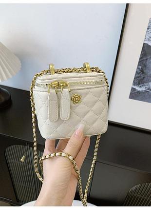 Жіноча сумка-косметичка маленька 1251-small vanity bag крос-боді біла молочна