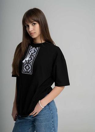 Черная женская оверсайз футболка с геометрической вышивкой "низина" l-xl