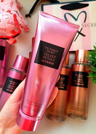 Оригинальный лосьон для тела от виктория сикрет velvet petals intense