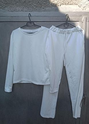 Новый костюм трикотаж рубчик молочного цвета,размеры s,m,l,xl