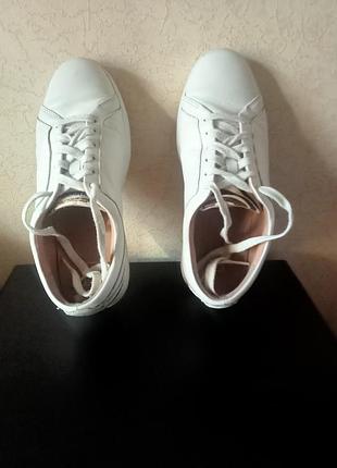 Кроссовки белые фирмы fit flop р.39-39,5