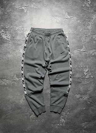 Спортивные штаны nike big swoosh big logo lampas side stripe найк биг лого большой логотип на лампасах в полоску монограмннын s