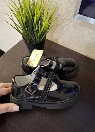 Туфли для девочки лакированная черные 28 р