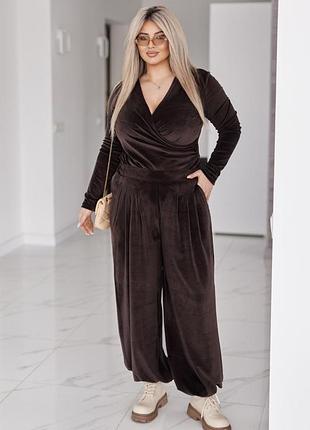 Стильний костюм з мʼякого велюру