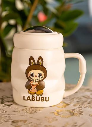 Чашка фарфоровая с крышкой labubu 400 (мл) подарочная кружка прикольная чашка для детей на подарок белый с желтым fm-54d