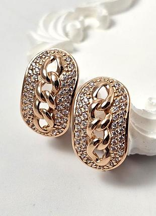 Золотые серьги с орнаментом цепочкой и фианитами