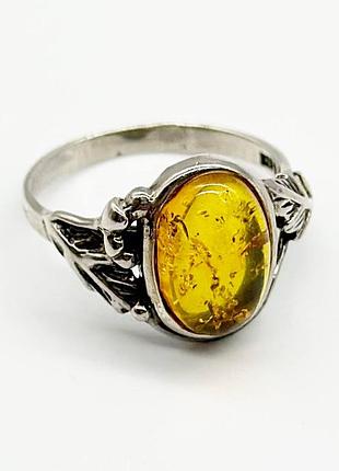 Серебряное кольцо со вставкой янтарь