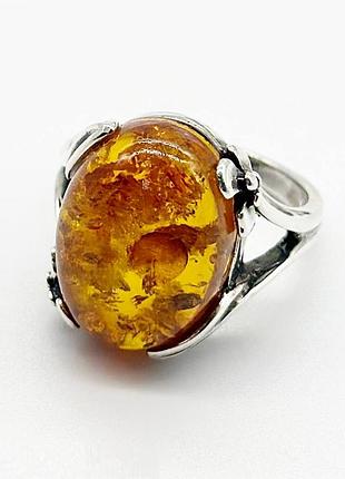 Серебряное кольцо со вставкой янтарь