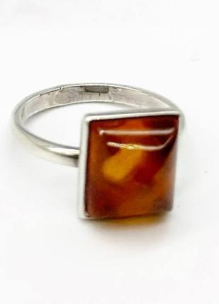 Серебряное кольцо со вставкой янтарь