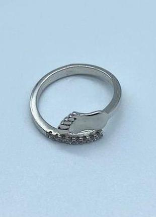 Серебряное кольцо с фианитами, размер 17,0, вес: 2.0 г
