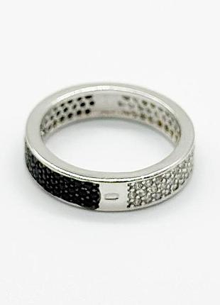 Серебряное кольцо с фианитами, размер 18,5, вес: 3.3 г