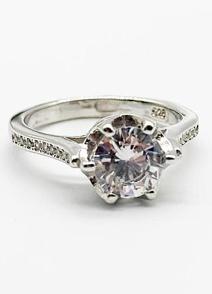 Серебряное кольцо с фианитами, размер 16,0, вес: 3.6 г