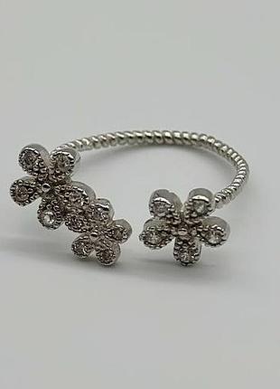 Серебряное кольцо в стиле "van cleef и arpels" с фианитами, размер 15,0, вес: 1.7 г