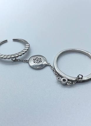Серебряное кольцо с фианитами, размер 15,5, вес: 2.9 г