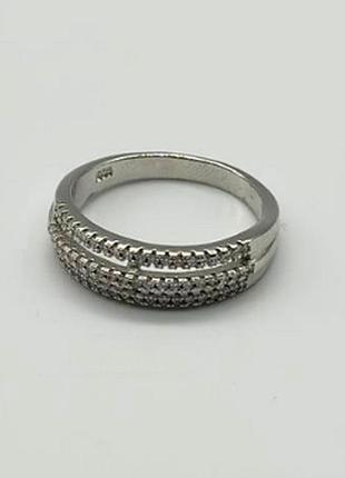 Серебряное кольцо с фианитами, размер 16,0, вес: 3.1 г