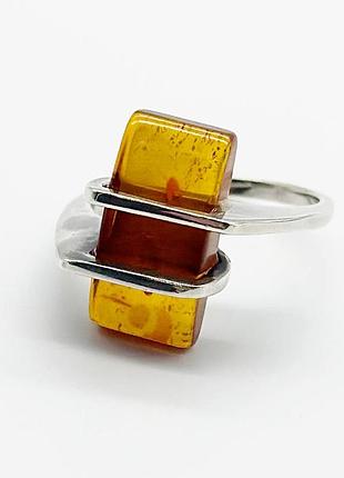 Серебряное кольцо со вставкой янтарь