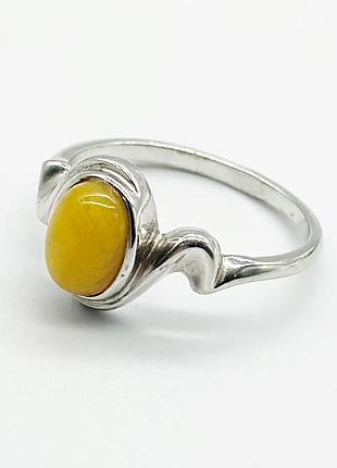Серебряное кольцо со вставкой янтарь