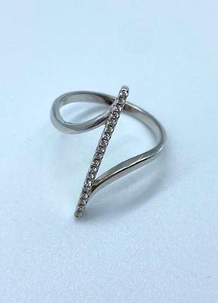 Серебряное кольцо с фианитами, размер 16,0, вес: 2.0 г