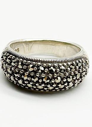 Серебряное кольцо со вставкой марказит