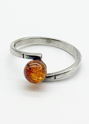 Серебряное кольцо со вставкой янтарь