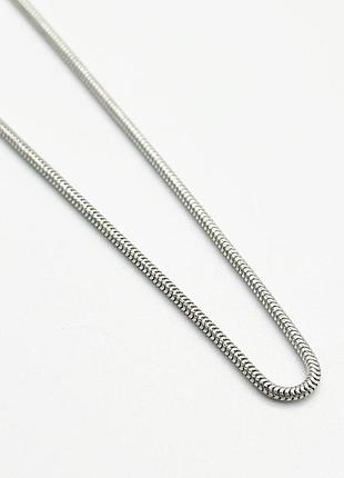 Серебряная цепочка, плетение снейк с насечкой, размер 45 см x 0,15 см, вес: 4.5 г