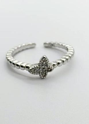 Серебряное кольцо с фианитами, размер 15,0, вес: 1.5 г