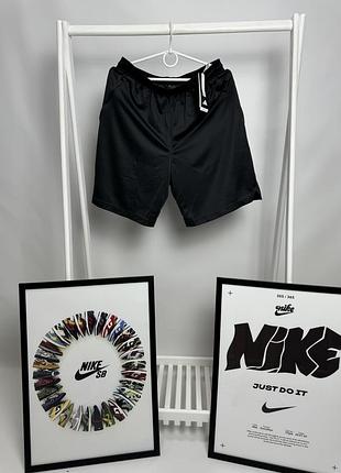 Оригінальні, нові шорти adidas