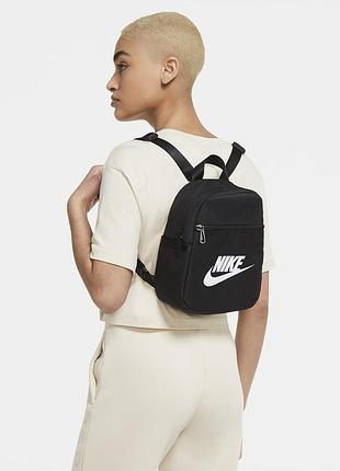 Рюкзак спортивний nike w nsw futura 365 mini bkpk (арт. cw9301-010)