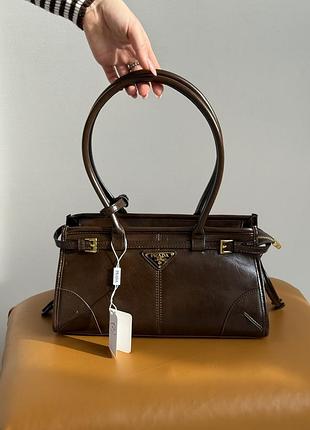 Сумка жіноча prada bonnie medium leather handbag (прада бонні) коричнева крос-боді через плечі