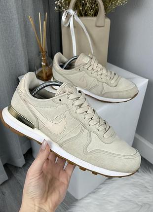 Жіночі оригінальні кросівки nike internationalist