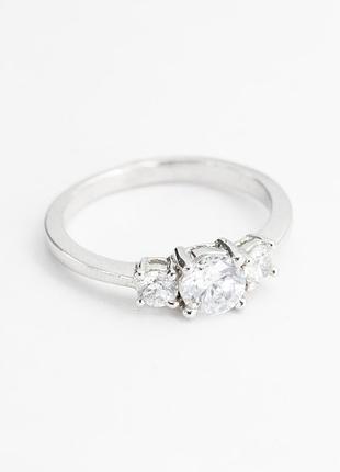 Серебряное кольцо с белыми фианитами, размер 17,5, вес: 2.0 г