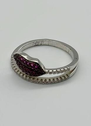 Серебряное кольцо с фианитами, размер 16,0, вес: 2.1 г