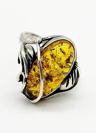 Серебряное кольцо со вставкой янтарь