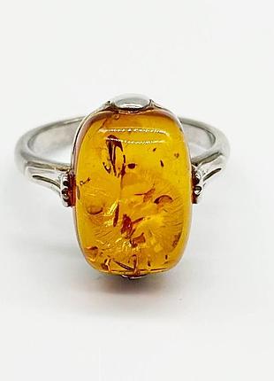 Серебряное кольцо со вставкой янтарь
