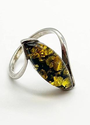 Серебряное кольцо со вставкой янтарь