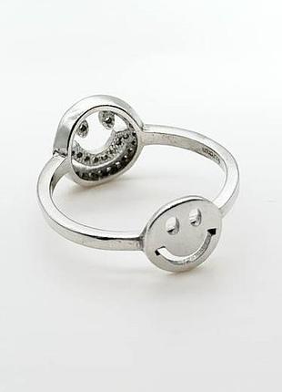Серебряное кольцо с фианитами, размер 15,5, вес: 2.1 г