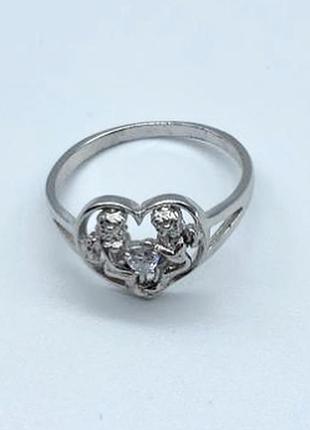 Серебряное кольцо с фианитами, размер 16,0, вес: 2.4 г