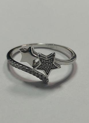 Серебряное кольцо с фианитами, размер 16,5, вес: 1.7 г