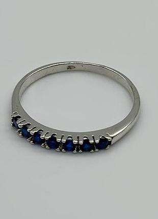 Серебряное кольцо с фианитами, размер 15,5, вес: 1.1 г