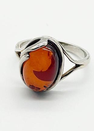 Серебряное кольцо со вставкой янтарь