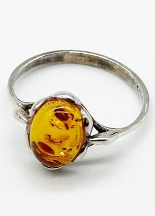 Серебряное кольцо со вставкой янтарь