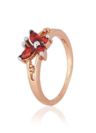 Серебряное кольцо в позолоте с красными фианитами, размер 15,5, вес: 1.9 г