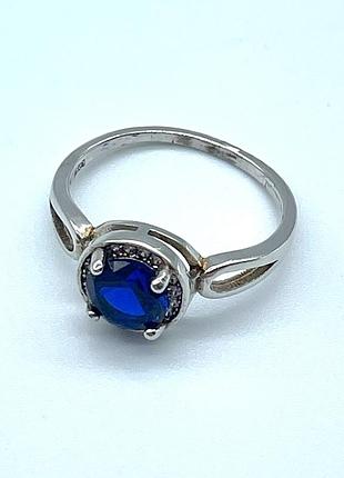 Серебряное кольцо с фианитами, размер 15,0, вес: 2.1 г