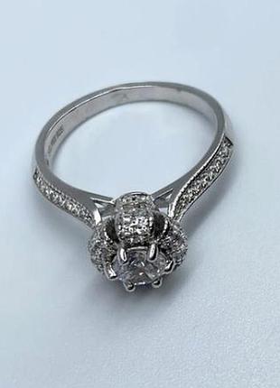 Серебряное кольцо с фианитами, размер 17,0, вес: 3.3 г