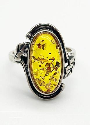 Серебряное кольцо со вставкой янтарь