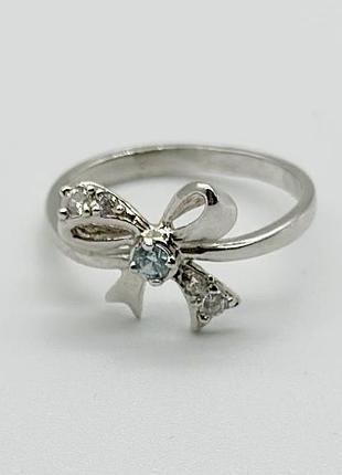 Серебряное кольцо с фианитами, размер 16,0, вес: 2.0 г
